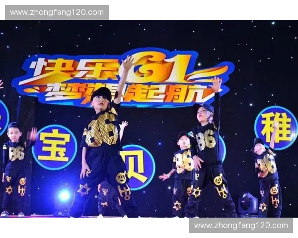 足球场上的小英雄：孩子们的梦想与拼搏之旅